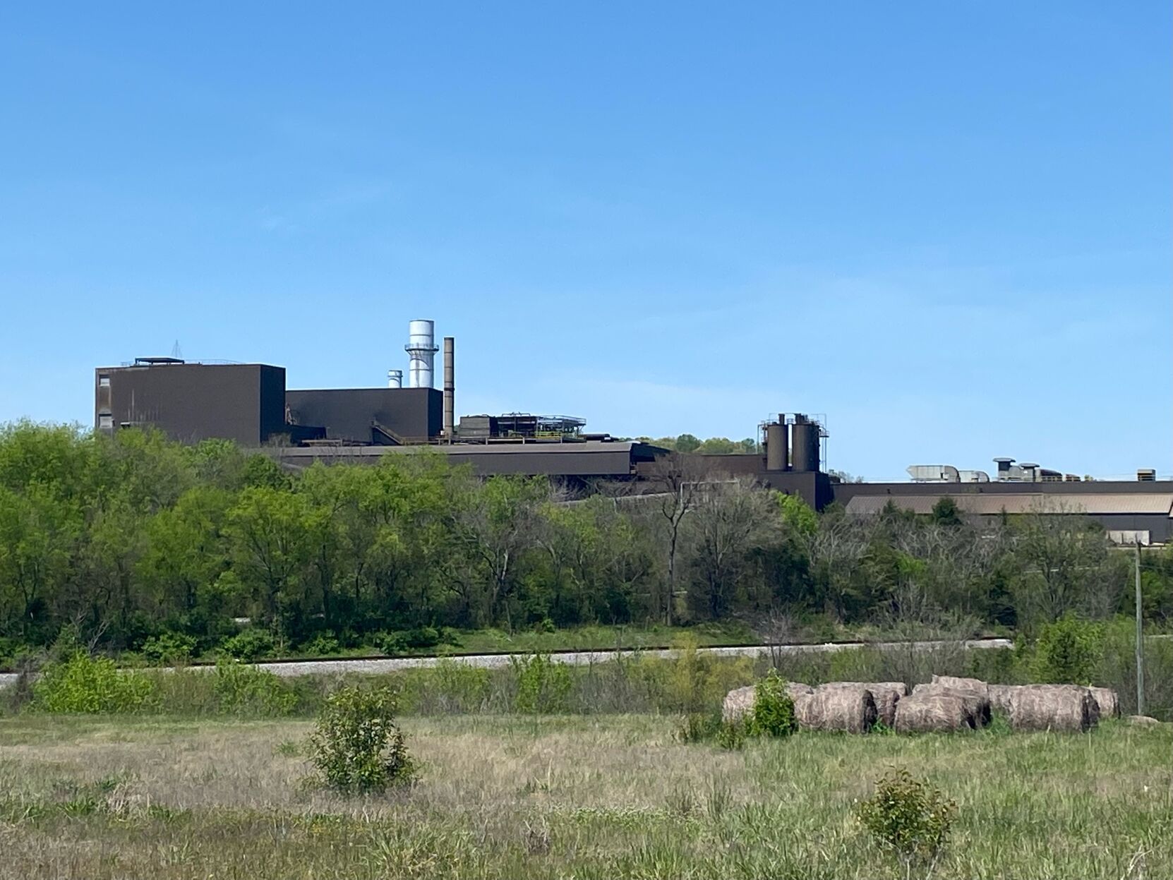 Etowah manufacturing plants cuts hundreds of jobs